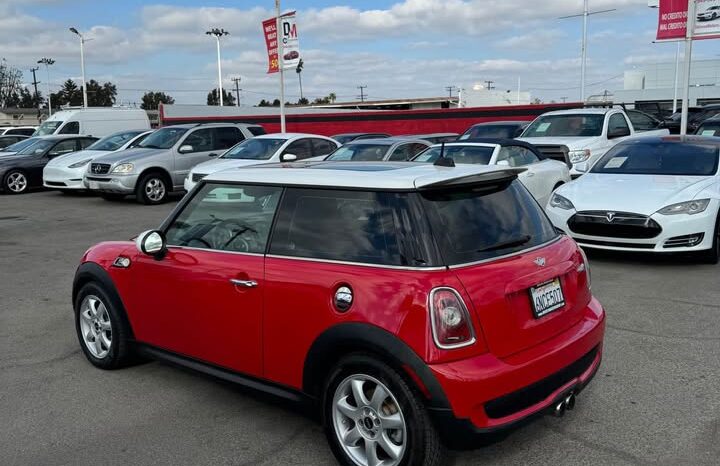 
								2010 MINI Cooper S Hatchback 2D full									