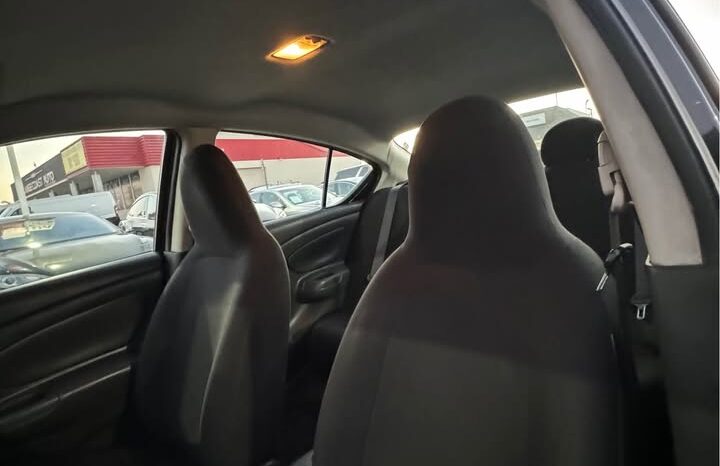 
								2012 Nissan versa full									