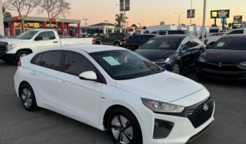 
									2019 Hyundai ioniq hybrid Blue Hatchback 4D full								