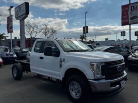 2018 Ford f350 super duty crew cab & chassis XL Cab & Chassis 4D