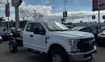 
									2018 Ford f350 super duty crew cab & chassis XL Cab & Chassis 4D full								