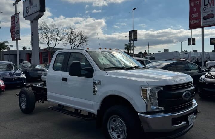 2018 Ford f350 super duty crew cab & chassis XL Cab & Chassis 4D