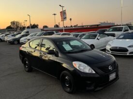 2012 Nissan versa