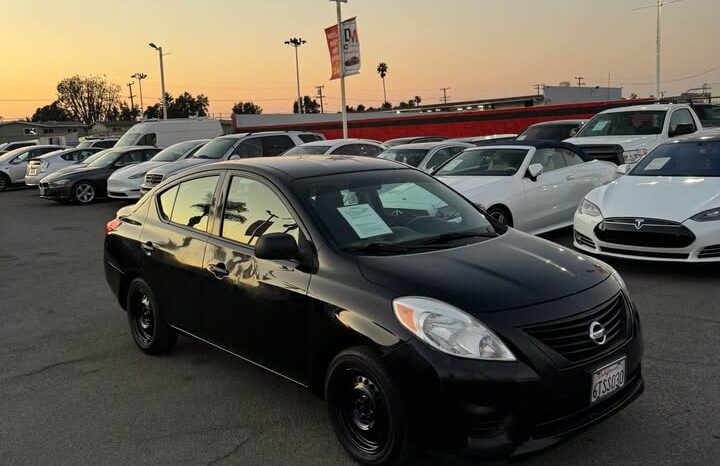 2012 Nissan versa