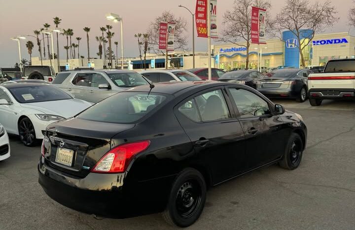 2012 Nissan versa