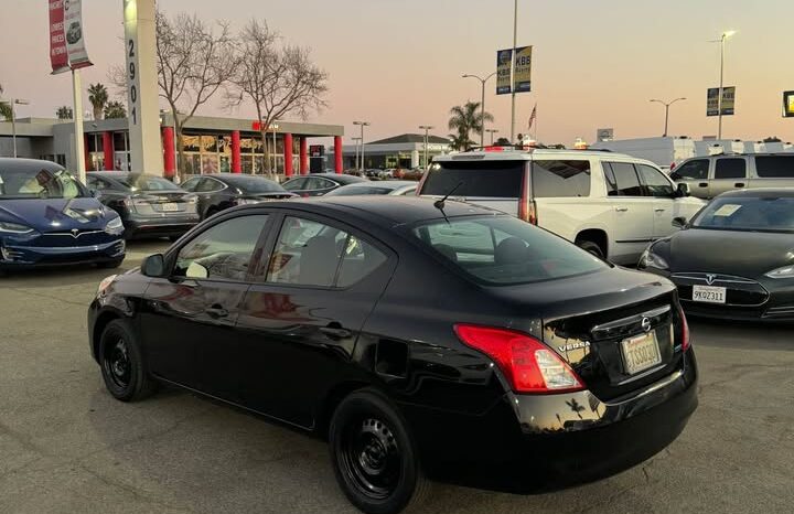 2012 Nissan versa