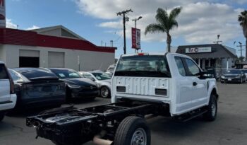 
									2018 Ford f350 super duty crew cab & chassis XL Cab & Chassis 4D full								