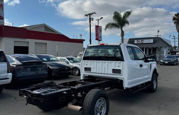 2018 Ford f350 super duty crew cab & chassis XL Cab & Chassis 4D