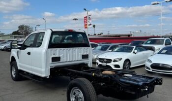 
									2018 Ford f350 super duty crew cab & chassis XL Cab & Chassis 4D full								