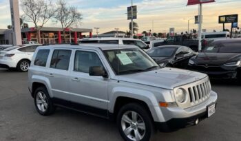 
									2014 Jeep patriot Latitude Sport Utility 4D full								