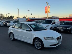 2010 Volvo s40 2.4i Sedan 4D