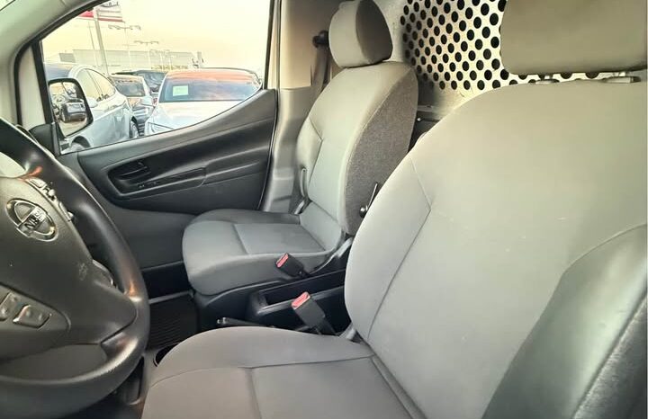 
								2019 Nissan nv200 S Van 4D full									