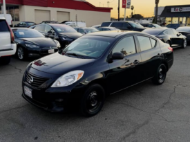 2012 Nissan versa