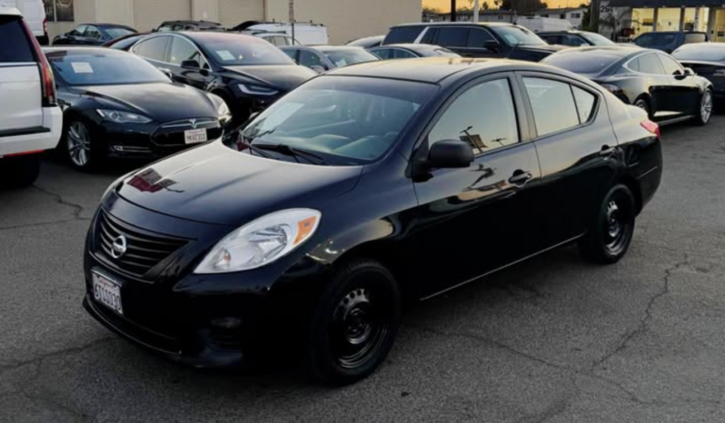 2012 Nissan versa