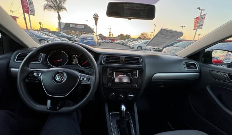 
								2018 Volkswagen jetta 1.4T S Sedan 4D full									