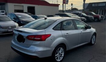 
									2015 Ford focus SE Sedan 4D full								