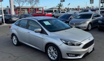 
									2015 Ford focus SE Sedan 4D full								