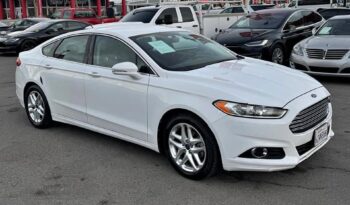 
									2013 Ford fusion SE Sedan 4D full								