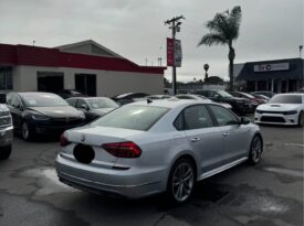 2018 Volkswagen passat 2.0T R-Line Sedan 4D