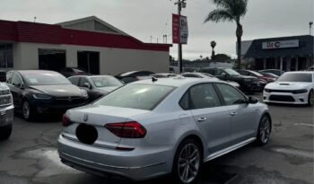 
									2018 Volkswagen passat 2.0T R-Line Sedan 4D full								