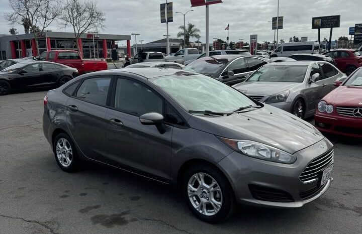 2014 Ford fiesta SE Sedan 4D