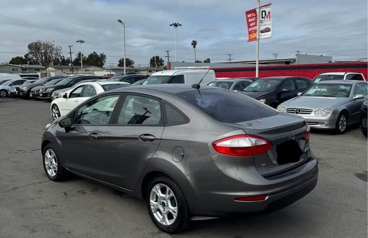 2014 Ford fiesta SE Sedan 4D