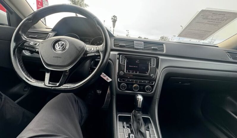 2018 Volkswagen passat 2.0T R-Line Sedan 4D