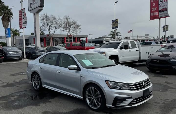 2018 Volkswagen passat 2.0T R-Line Sedan 4D