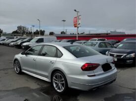 2018 Volkswagen passat 2.0T R-Line Sedan 4D