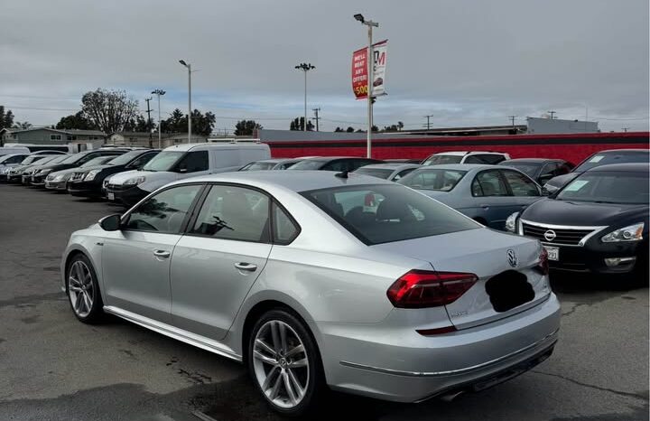 2018 Volkswagen passat 2.0T R-Line Sedan 4D