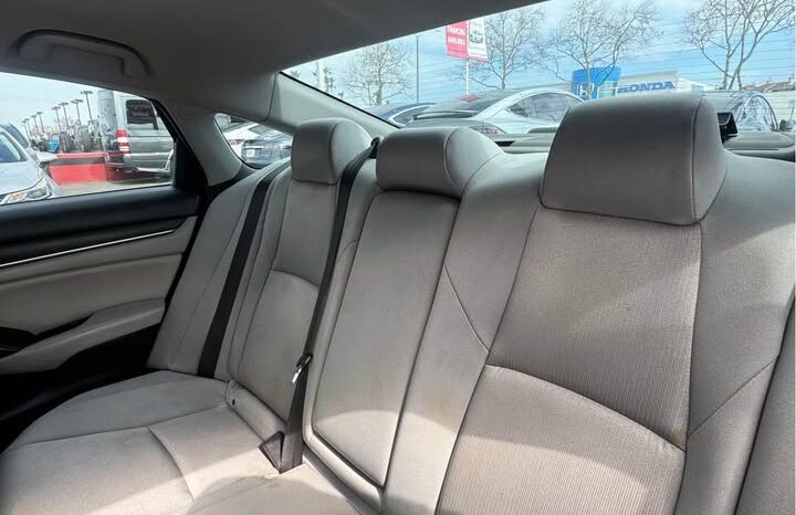 
								2018 Honda accord LX Sedan 4D full									