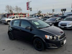 2013 Chevrolet sonic LT Hatchback Sedan 4D