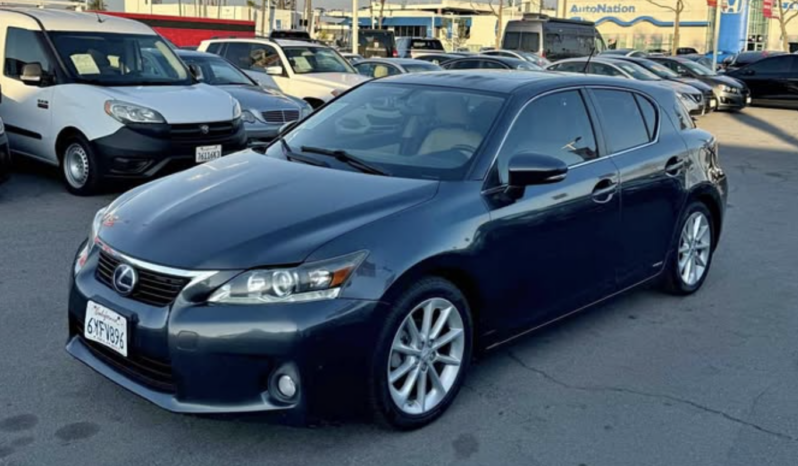 2011 Lexus CT 200h Hatchback 4D