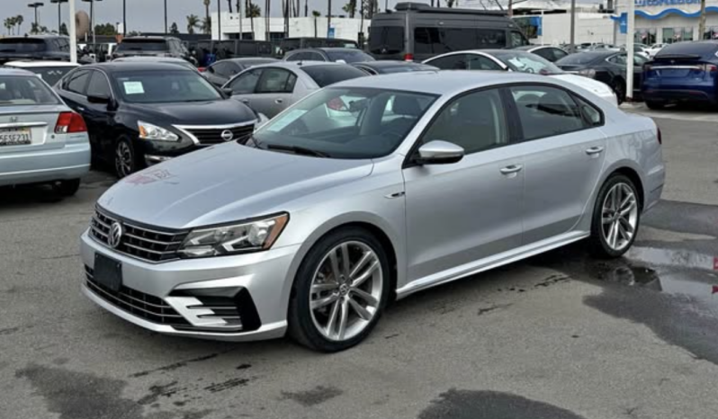 2018 Volkswagen passat 2.0T R-Line Sedan 4D