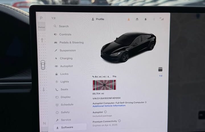 
								2022 Tesla model s Plaid Sedan 4D full									