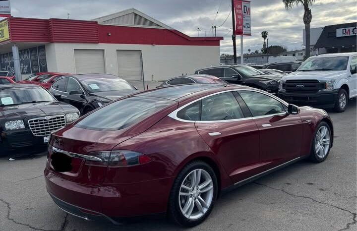 
								2012 Tesla model s Signature Sedan 4D full									