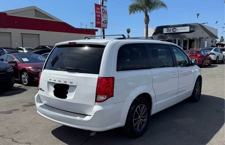 
								2017 Dodge grand caravan passenger SXT Minivan 4D full									