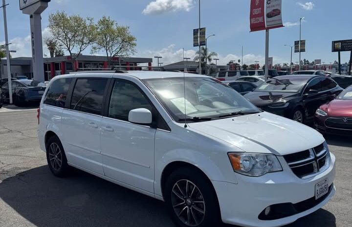 2017 Dodge grand caravan passenger SXT Minivan 4D