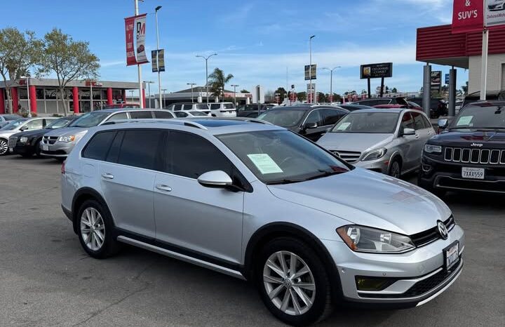 
								2017 Volkswagen golf alltrack TSI S Wagon 4D full									