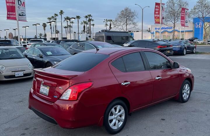 2013 Nissan versa