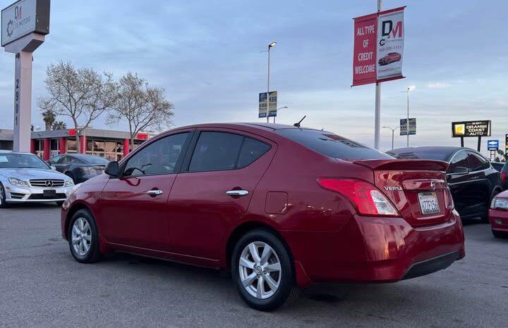 2013 Nissan versa