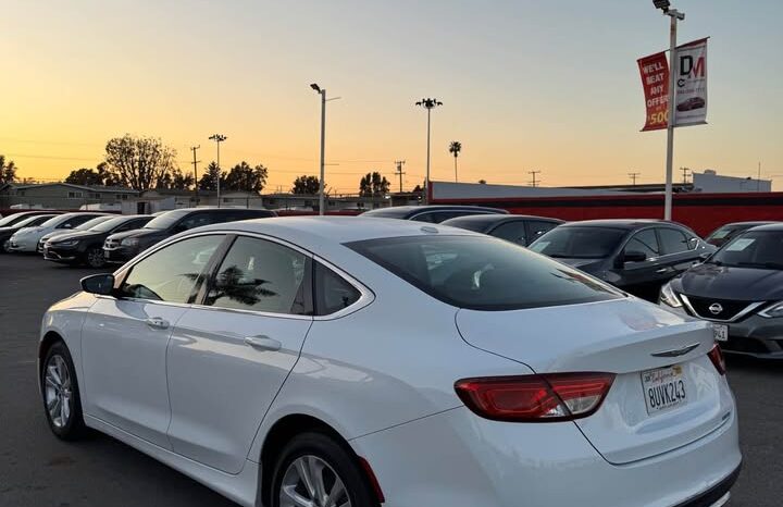 2015 Chrysler 200 Limited Sedan 4D