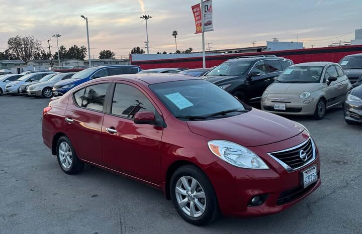 2013 Nissan versa