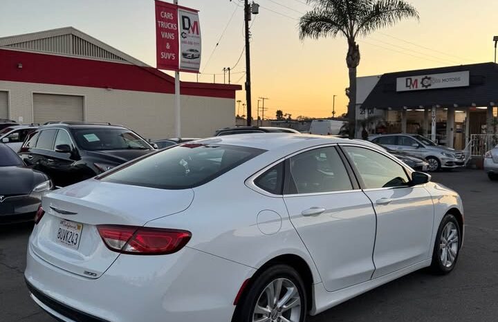 2015 Chrysler 200 Limited Sedan 4D