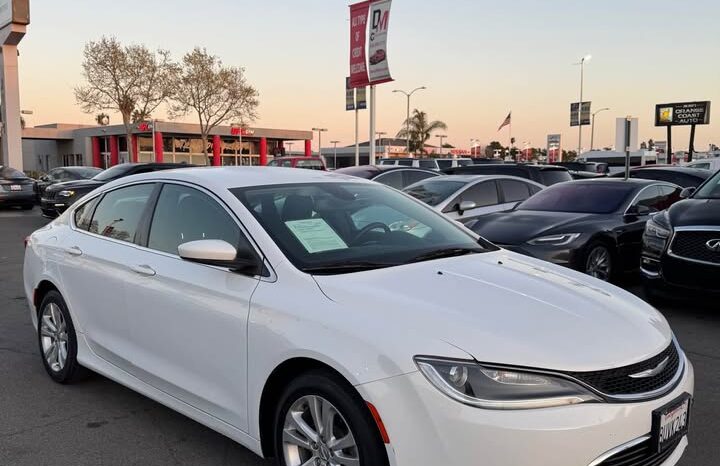 2015 Chrysler 200 Limited Sedan 4D