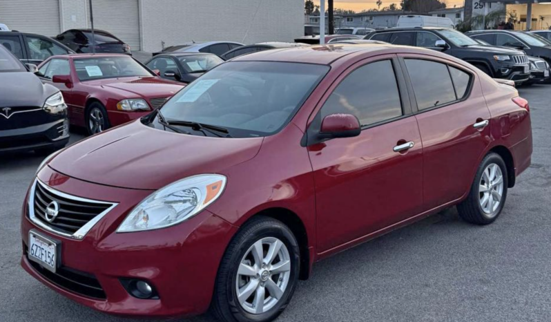 2013 Nissan versa