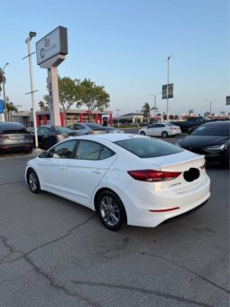 
										2017 Hyundai elantra SE Sedan 4D full									
