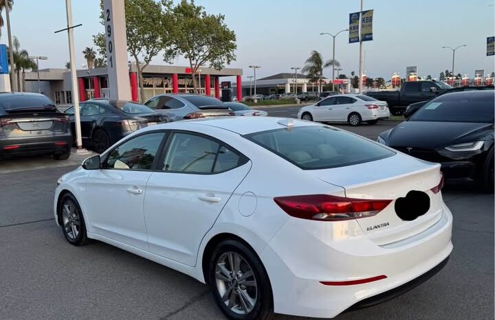 
								2017 Hyundai elantra SE Sedan 4D full									