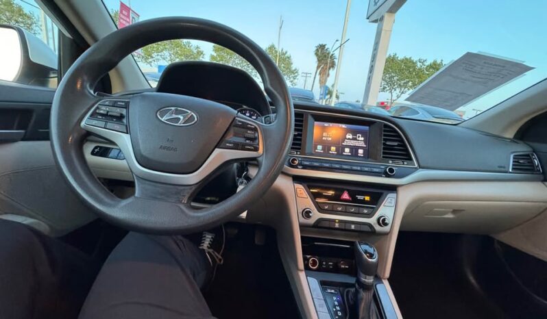 
								2017 Hyundai elantra SE Sedan 4D full									