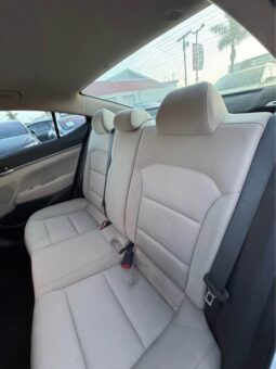 
										2017 Hyundai elantra SE Sedan 4D full									
